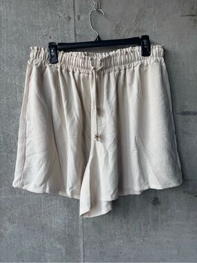 How Do You Wear That Essential Shorts in Cream